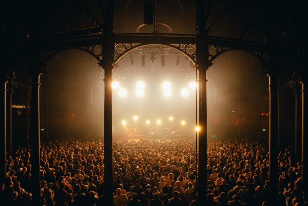 49 Winchester live im Londoner Roundhouse