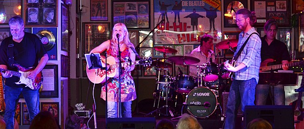 Danny June Smith & Band im Beavers