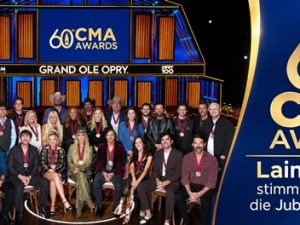 Die Nominierten der 60. CMA Awards beim traditionellen Dinner auf der Bühne der Grand Ole Opry